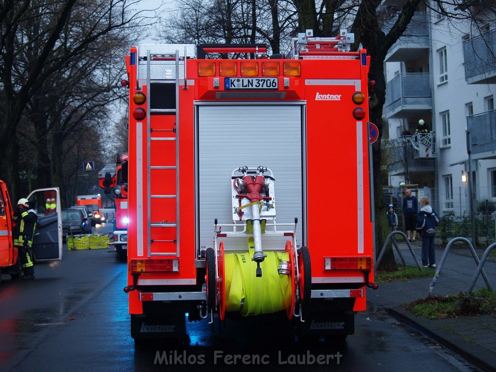 Brand Koeln Vingst Kuthstr     P20.JPG